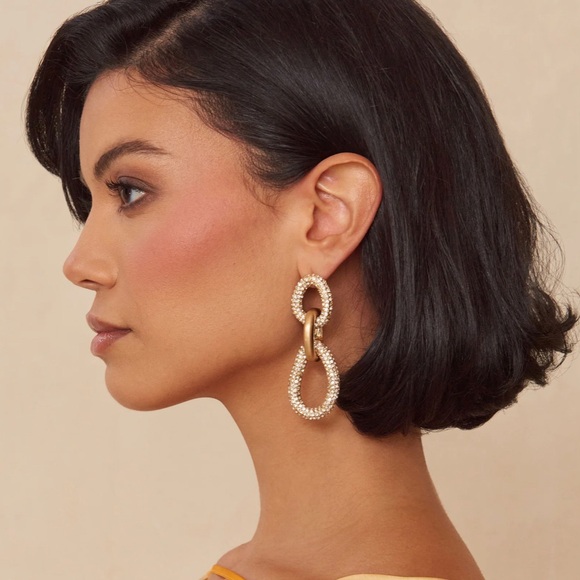 CULT GAIA
Reyes Crystal-Embellished Chain Drop Earrings - Picture 10 of 10